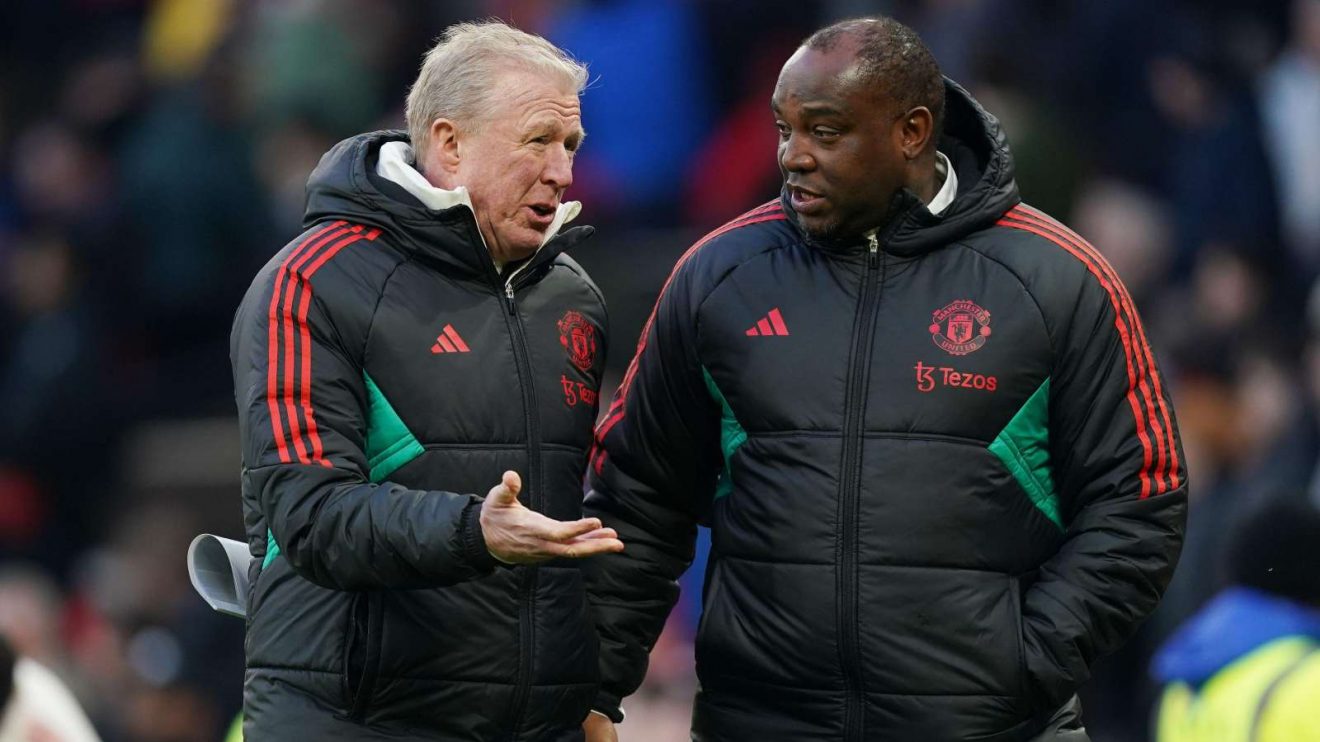 Former Man Utd coaches Benni McCarthy and Steve McClaren in discussion