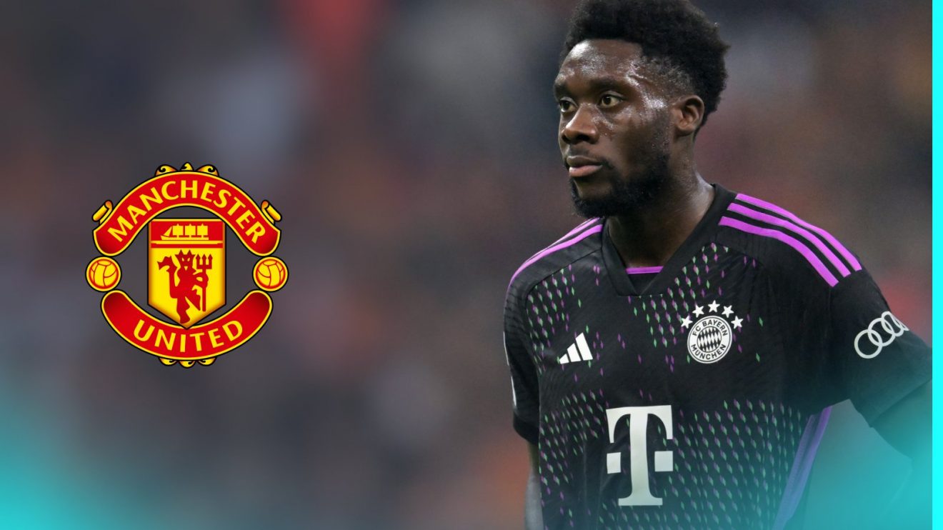 Alphonso Davies with the Man Utd badge