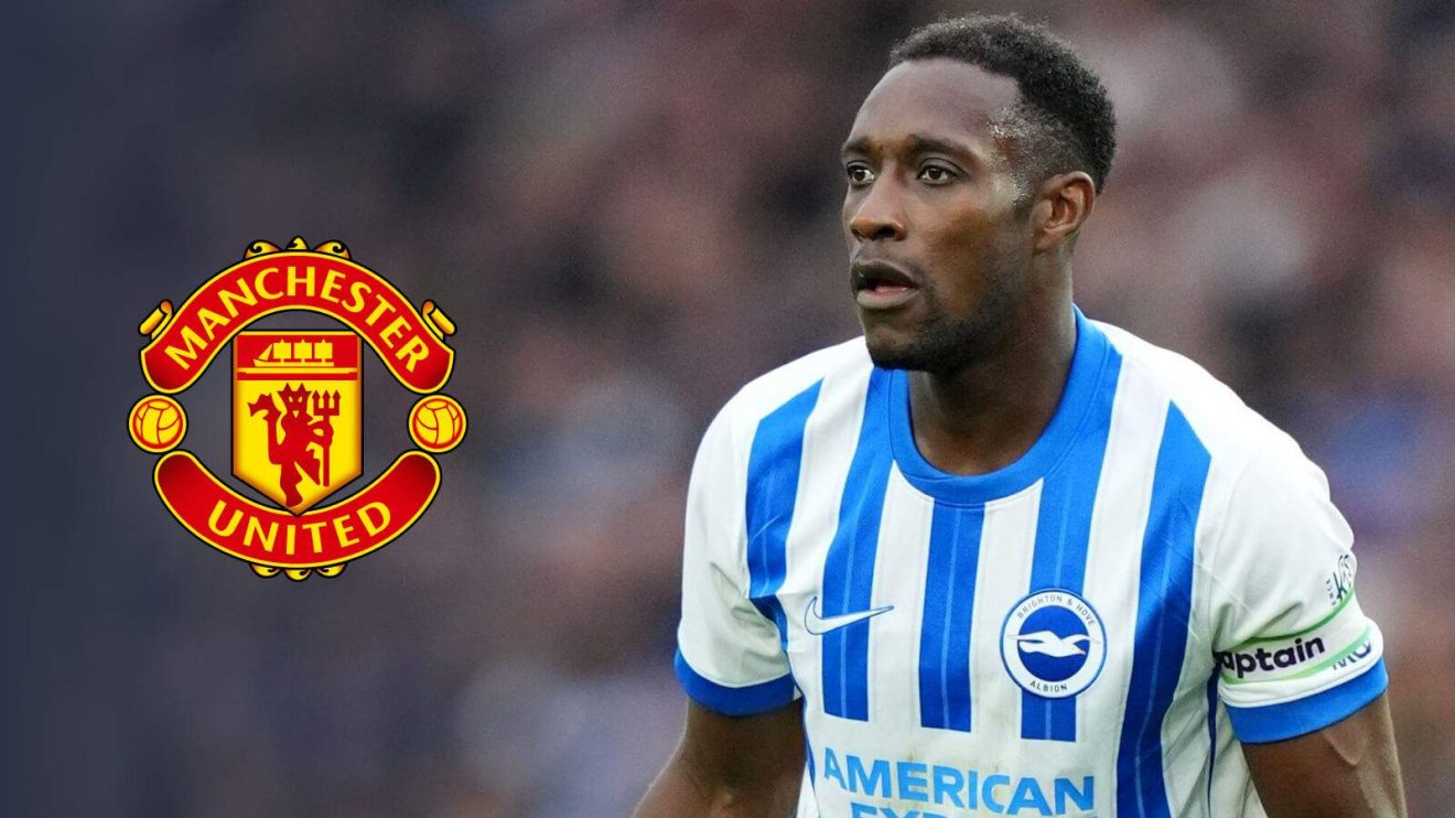 Danny Welbeck with the Man Utd badge