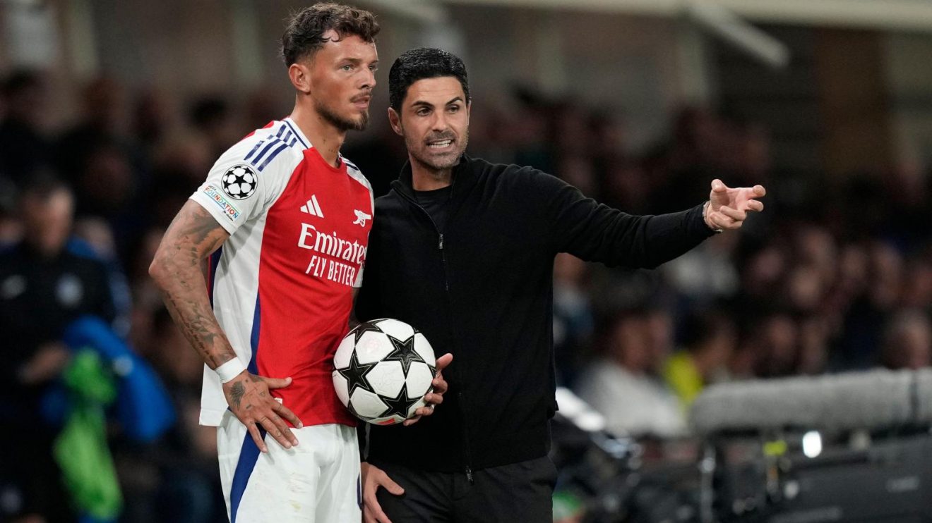 Arsenal defender Ben White receives instructions from Mikel Arteta