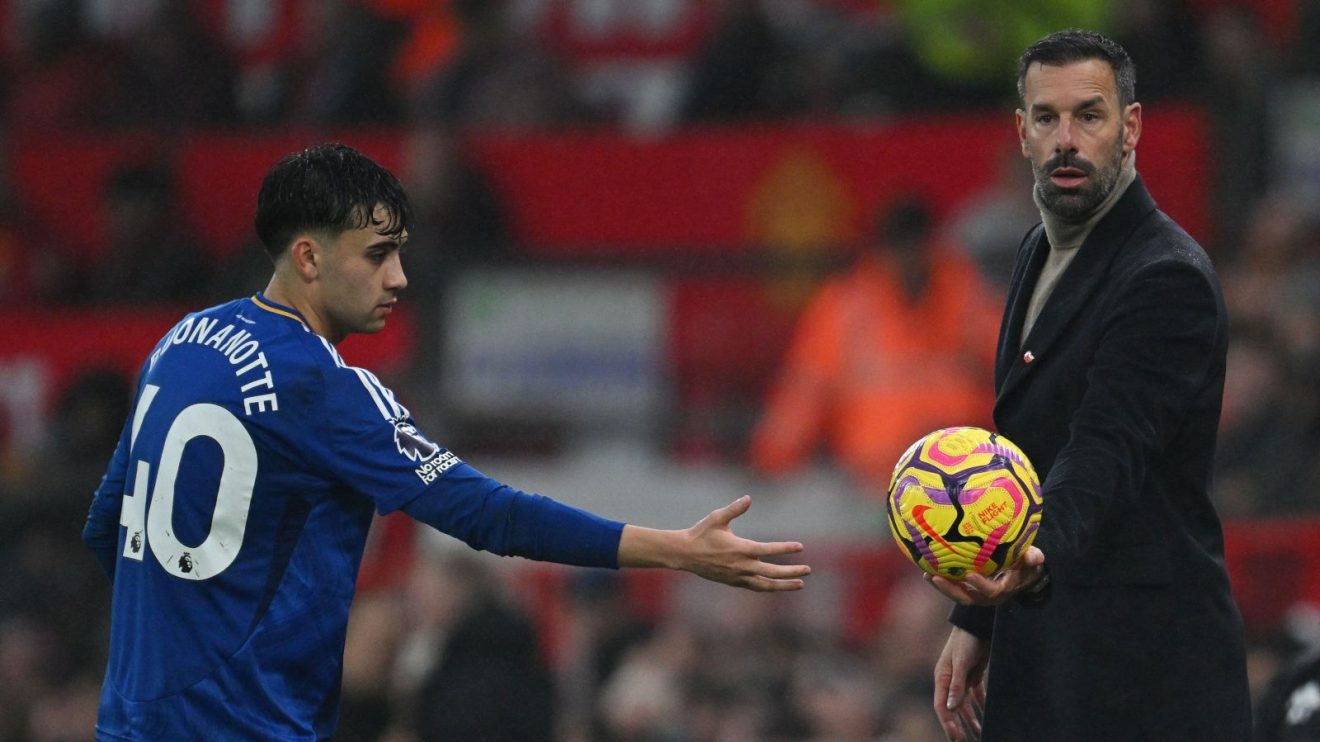 Leicester player Facundo Buonanotte and Manchester United manager Ruud van Nistelrooy