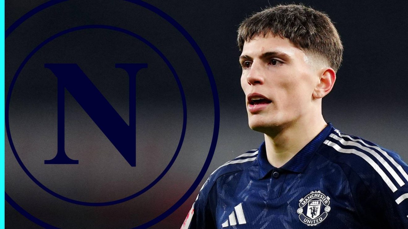 Man Utd winger Alejandro Garnacho with the Napoli badge