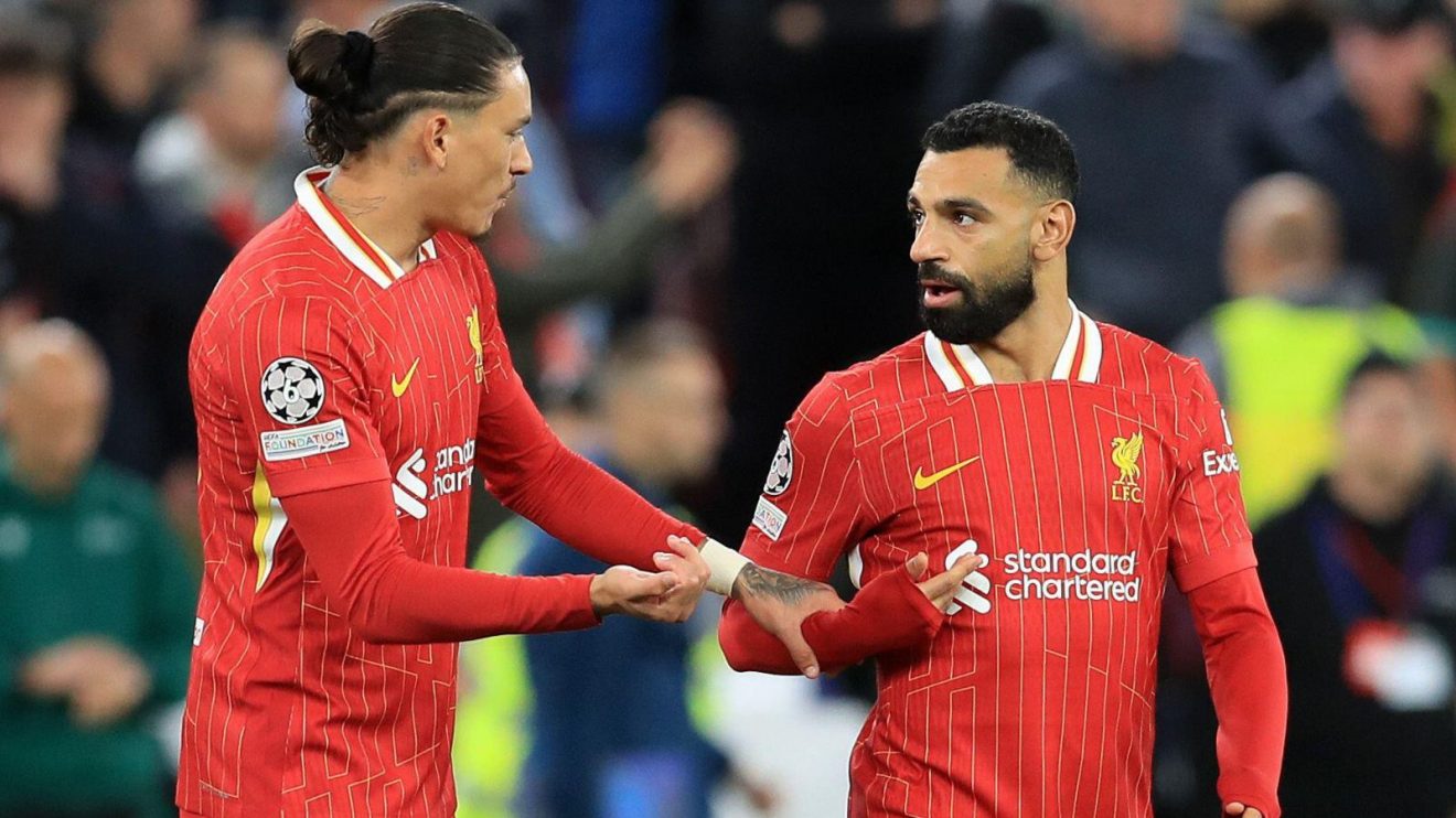 Liverpool duo Mohamed Salah and Darwin Nunez during a match