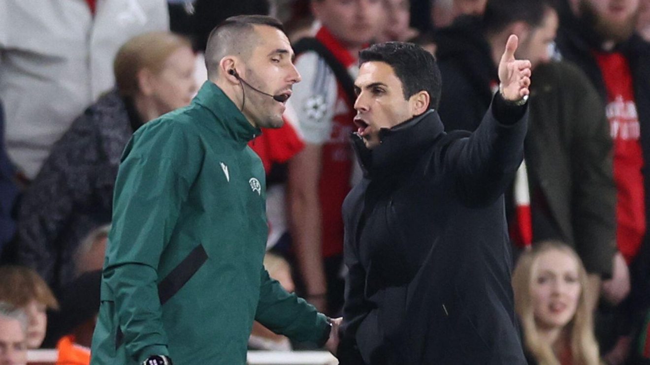 Arsenal manager Mikel Arteta complains to the fourth official against Real Madrid