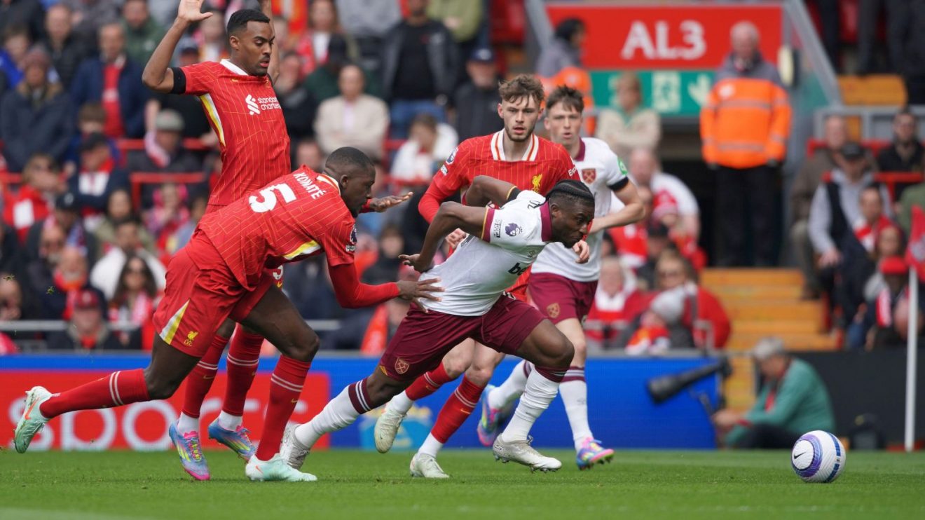 Liverpool players try to tackle West Ham forward Mohammed Kudus