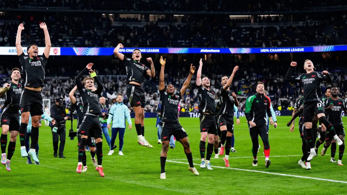 Arsenal players celebrate