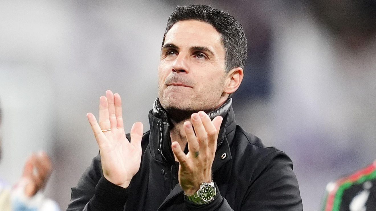 Mikel Arteta applauding Arsenal fans