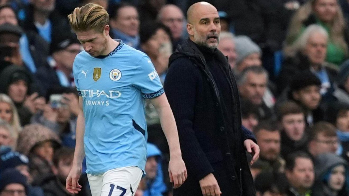Man City manager Pep Guardiola and Kevin De Bruyne during a match