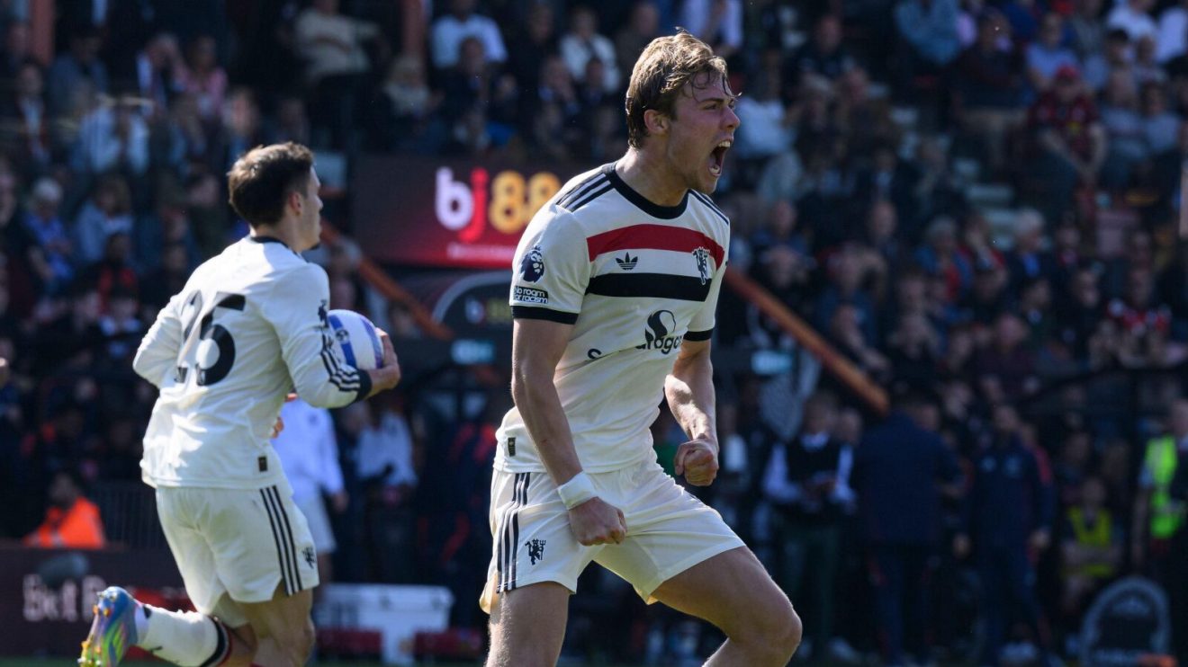 Rasmus Hojlund celebrates his late equaliser for Manchester United against Bournemouth