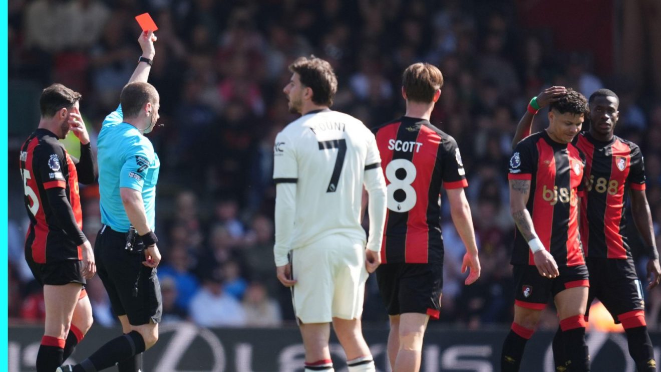 Evanilson is shown a red card