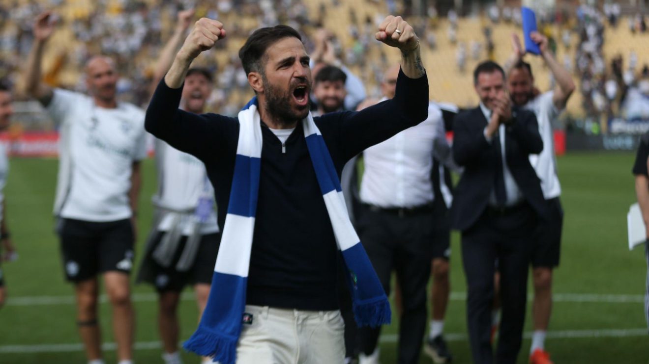 Como head coach Cesc Fabregas celebrates a win