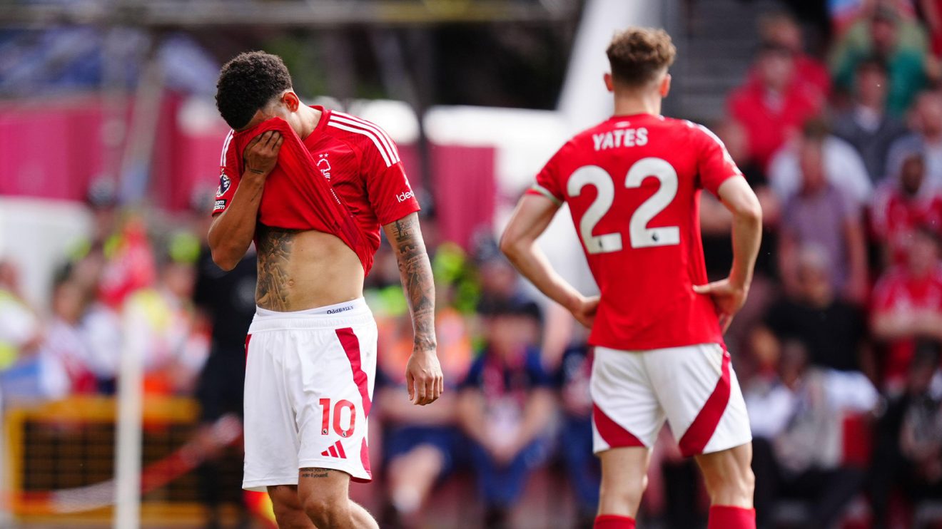 Morgan Gibbs-White and Ryan Yates look dejected against Leicester