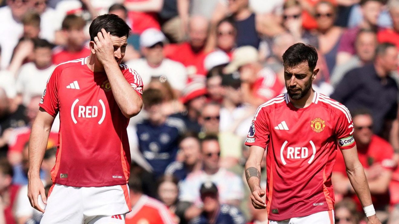 Manchester United players Harry Maguire and Bruno Fernandes react during the defeat to West Ham