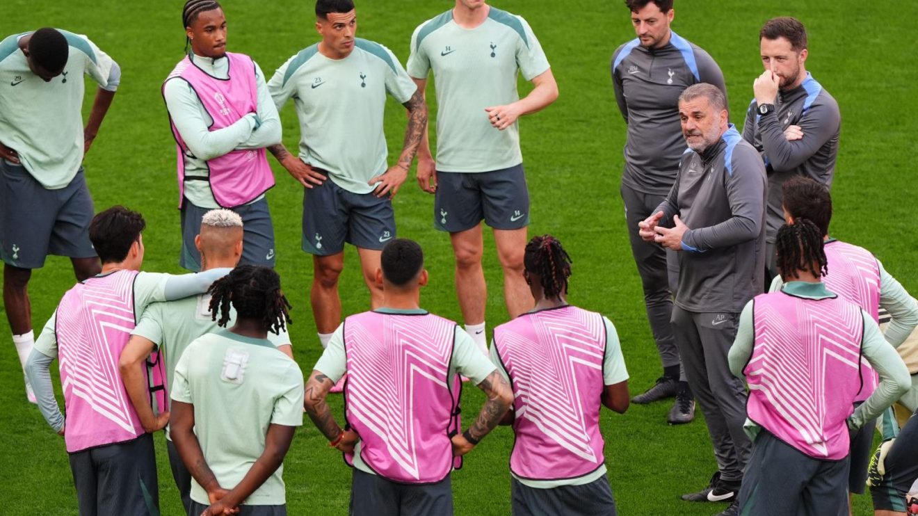 Ange Postecoglou addresses his players