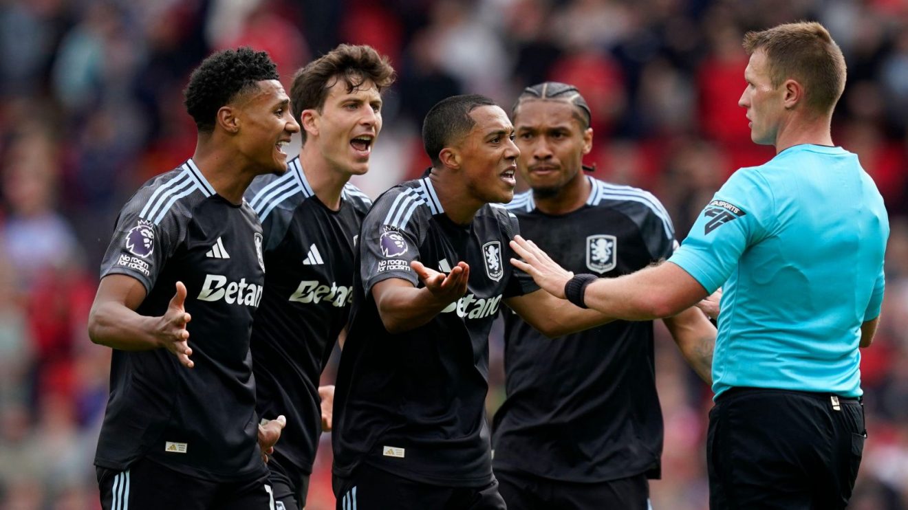 Aston Villa referee Man Utd