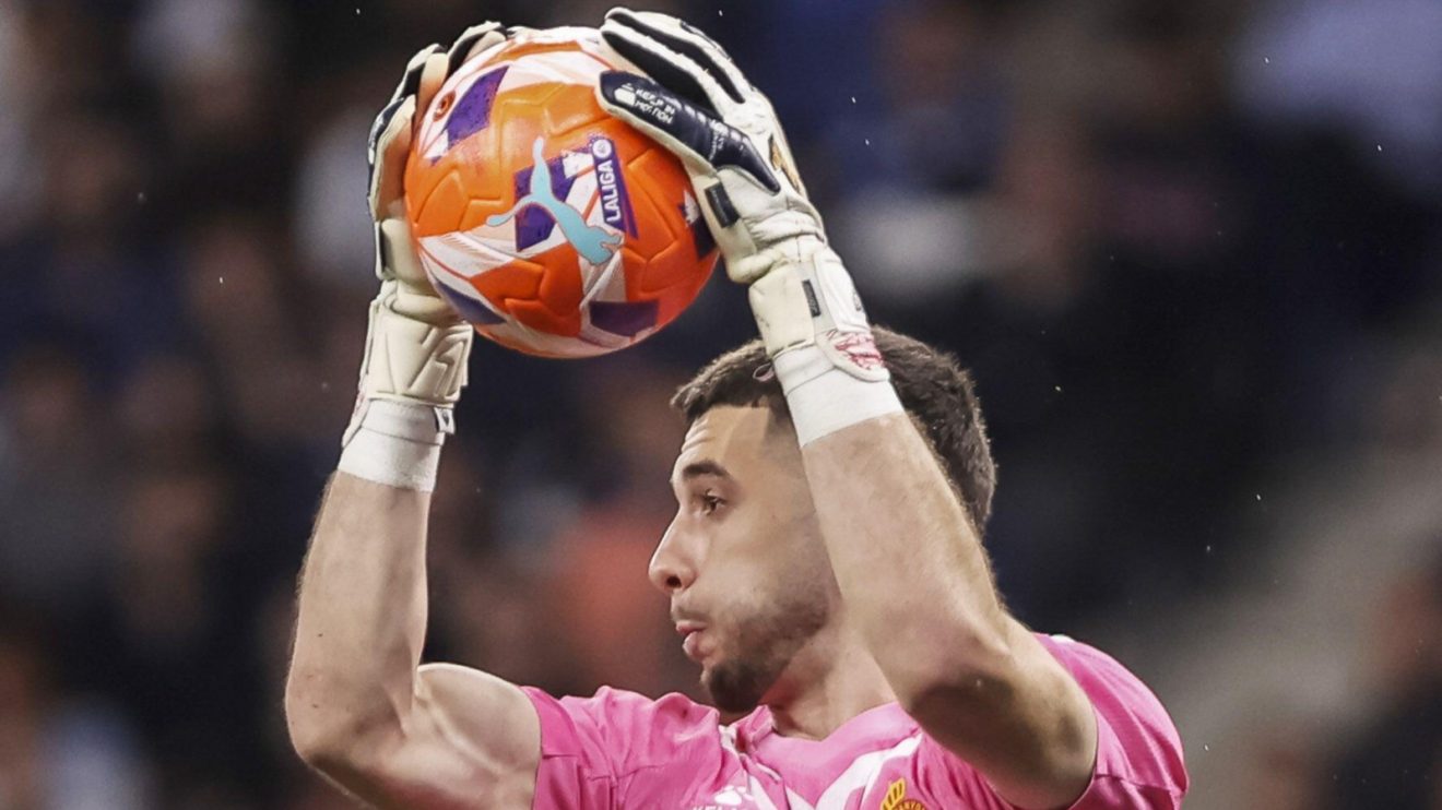 Man Utd want to sign Barcelona target Joan Garcia