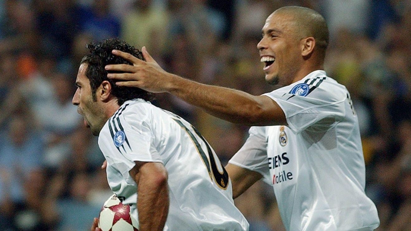 Real Madrid players Luis Figo and Ronaldo celebrate