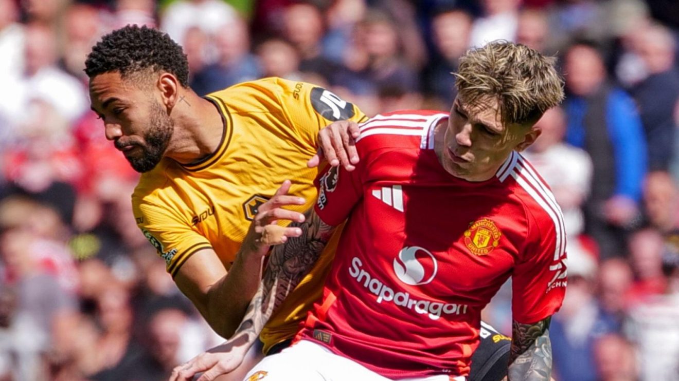 Wolves forward Matheus Cunha challenges Manchester United player Alejandro Garnacho