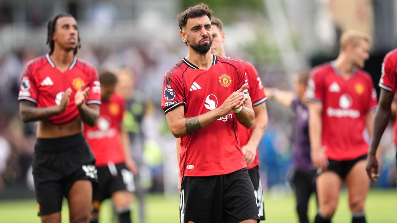 Bruno Fernandes applauds the Man Utd fans