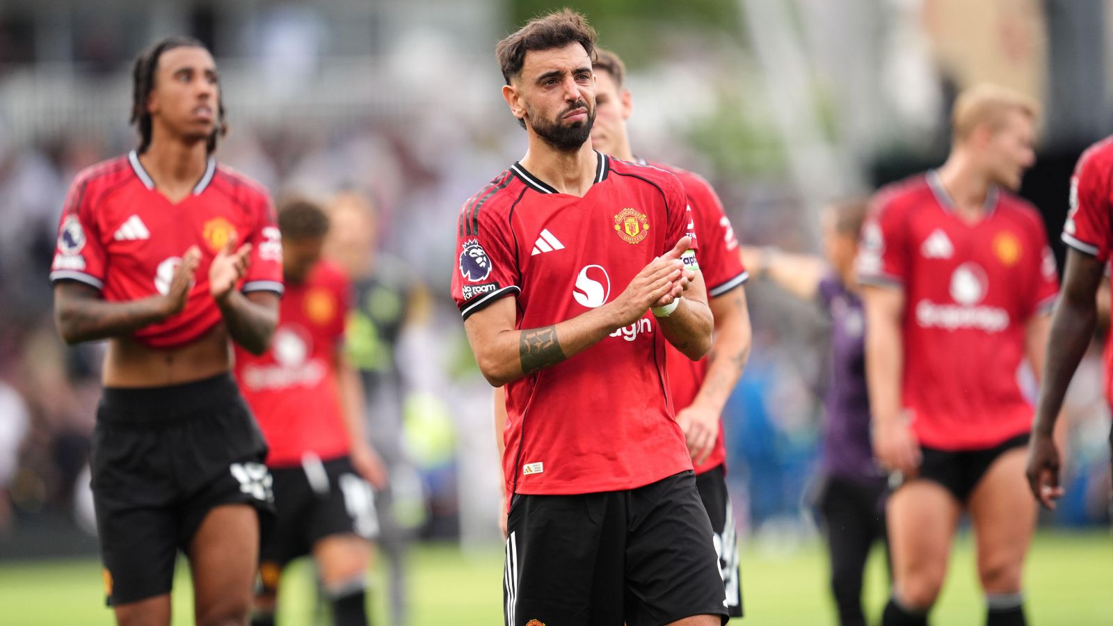 Bruno Fernandes applauds the Man Utd fans
