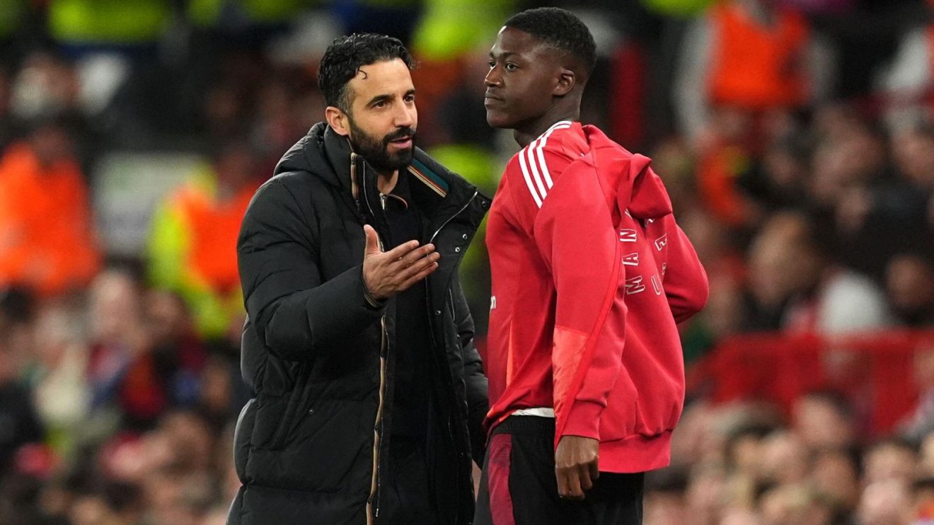 Man Utd boss Ruben Amorim gives instructions to Kobbie Mainoo