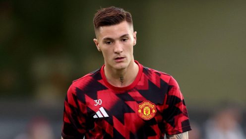 ‘Mentally defeated’ Man Utd signing ‘bullied’ as two Amorim replacements named