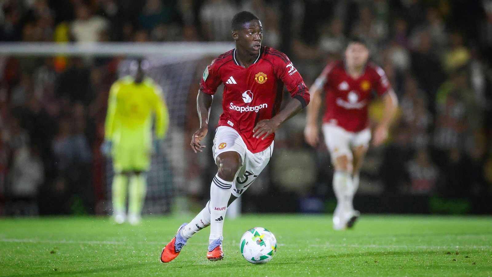 Kobbie Mainoo playing for Man Utd vs Grimsby