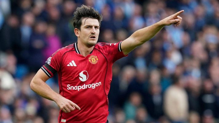 Harry Maguire does some stellar pointing