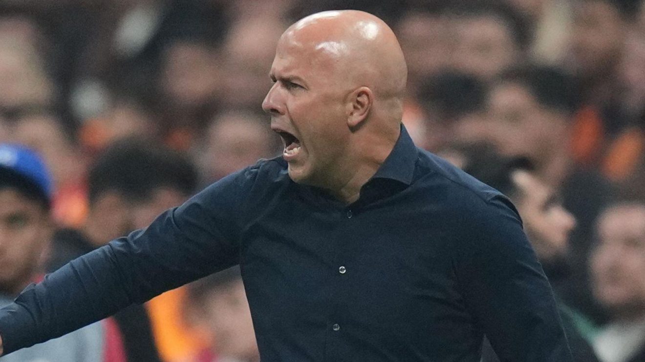 Liverpool coach Arne Slot