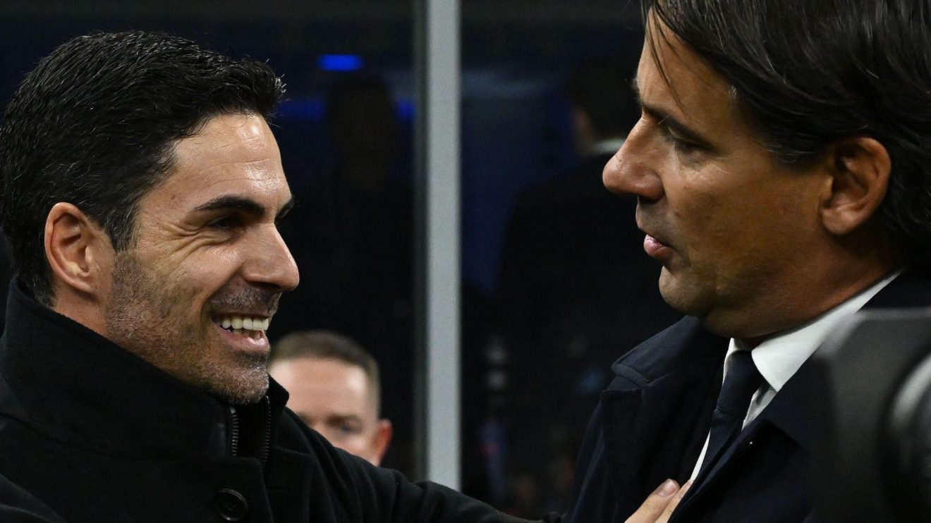 Arsenal coach Mikel Arteta embraces Inter manager Simone Inzaghi