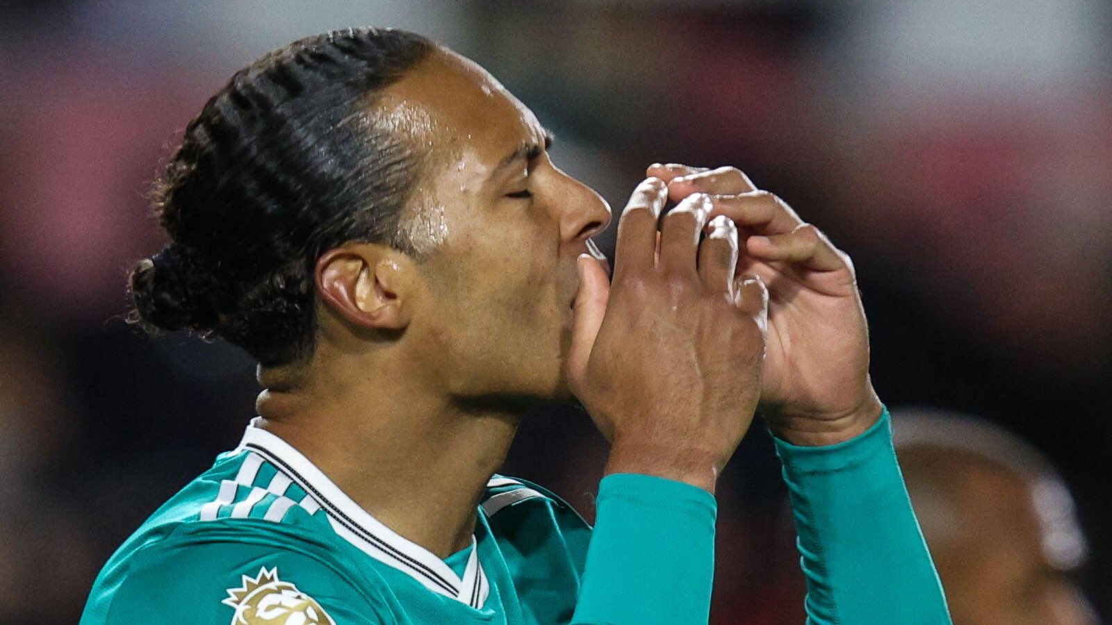 'Awful' Van Dijk makes bizarre, impractical request of Liverpool teammates 4 3D11J6W 2