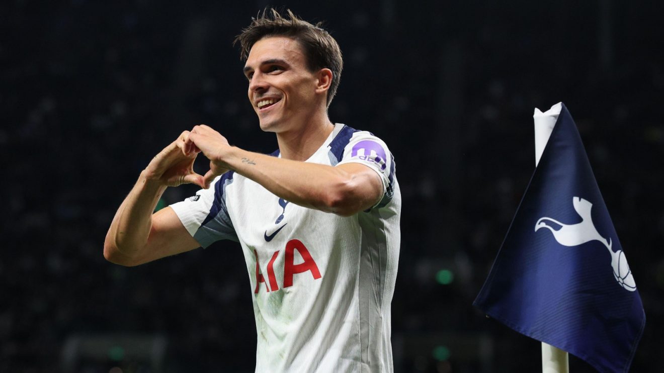 Joao Palhiina playing for Spurs