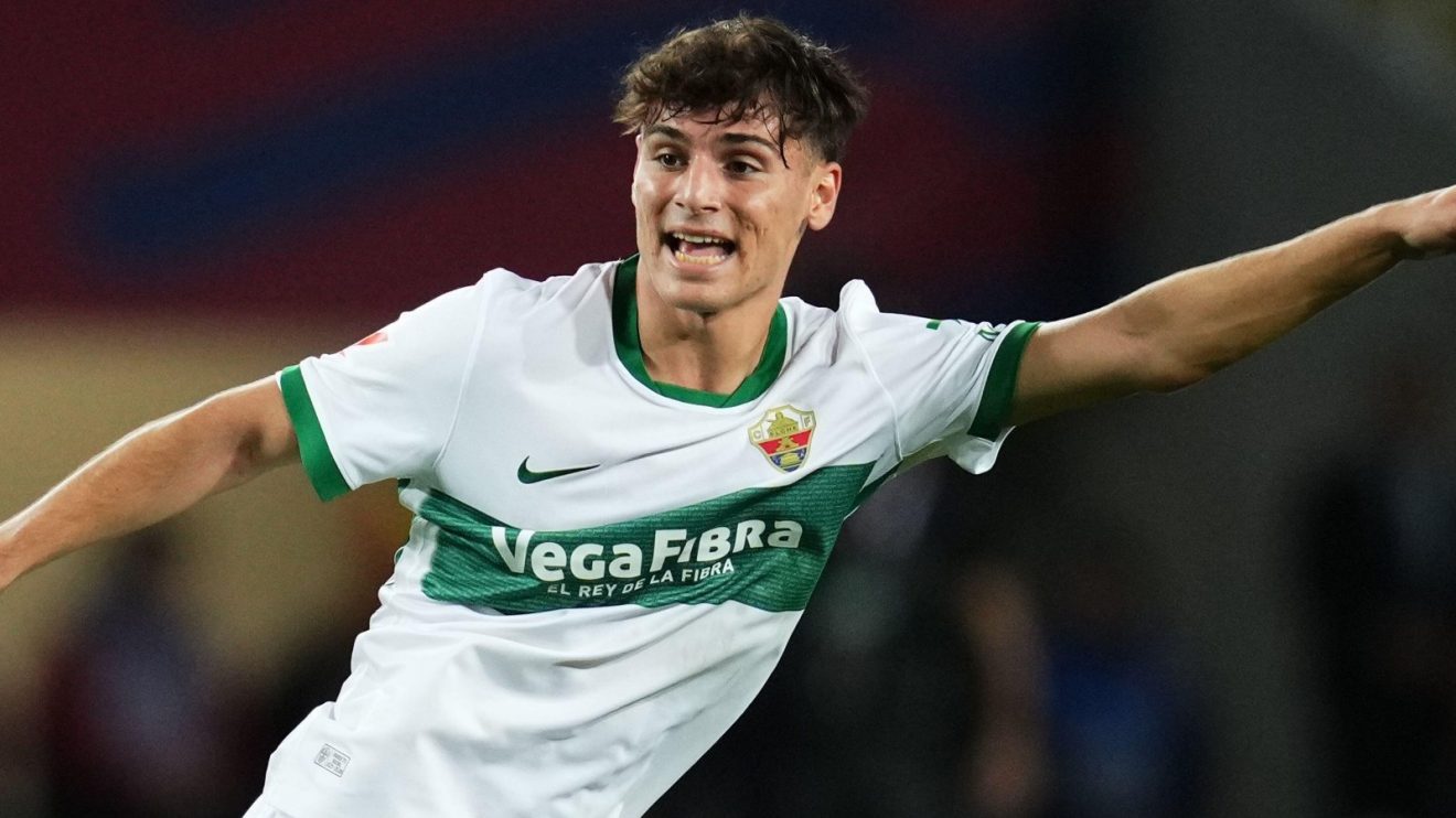 Arsenal transfer target Rodrigo Mendoza during a match