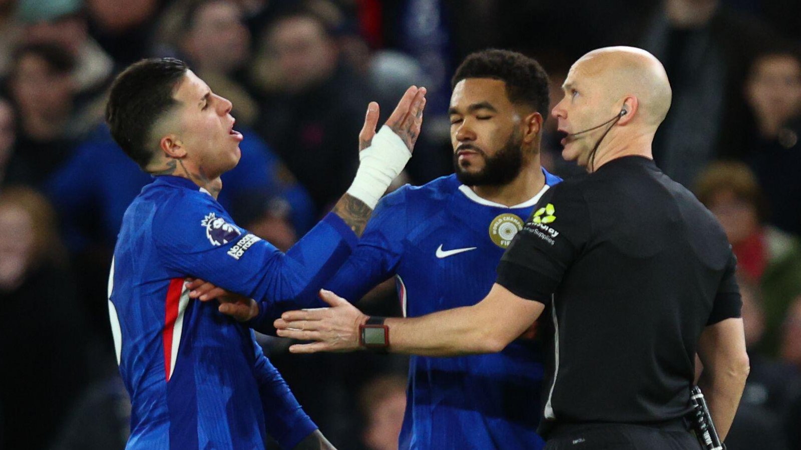 Enzo Fernandes Reece James and the referee