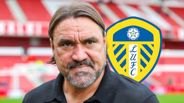Leeds United manager Daniel Farke next to the Leeds United badge - copyright F365