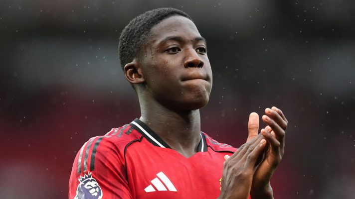 Kobbie Mainoo claps the fans