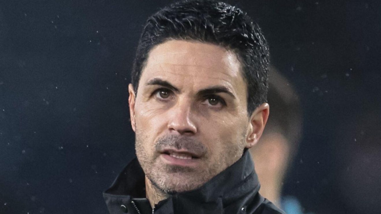 Mix supervisor Mikel Arteta prayers the followers after outdistancing Leeds