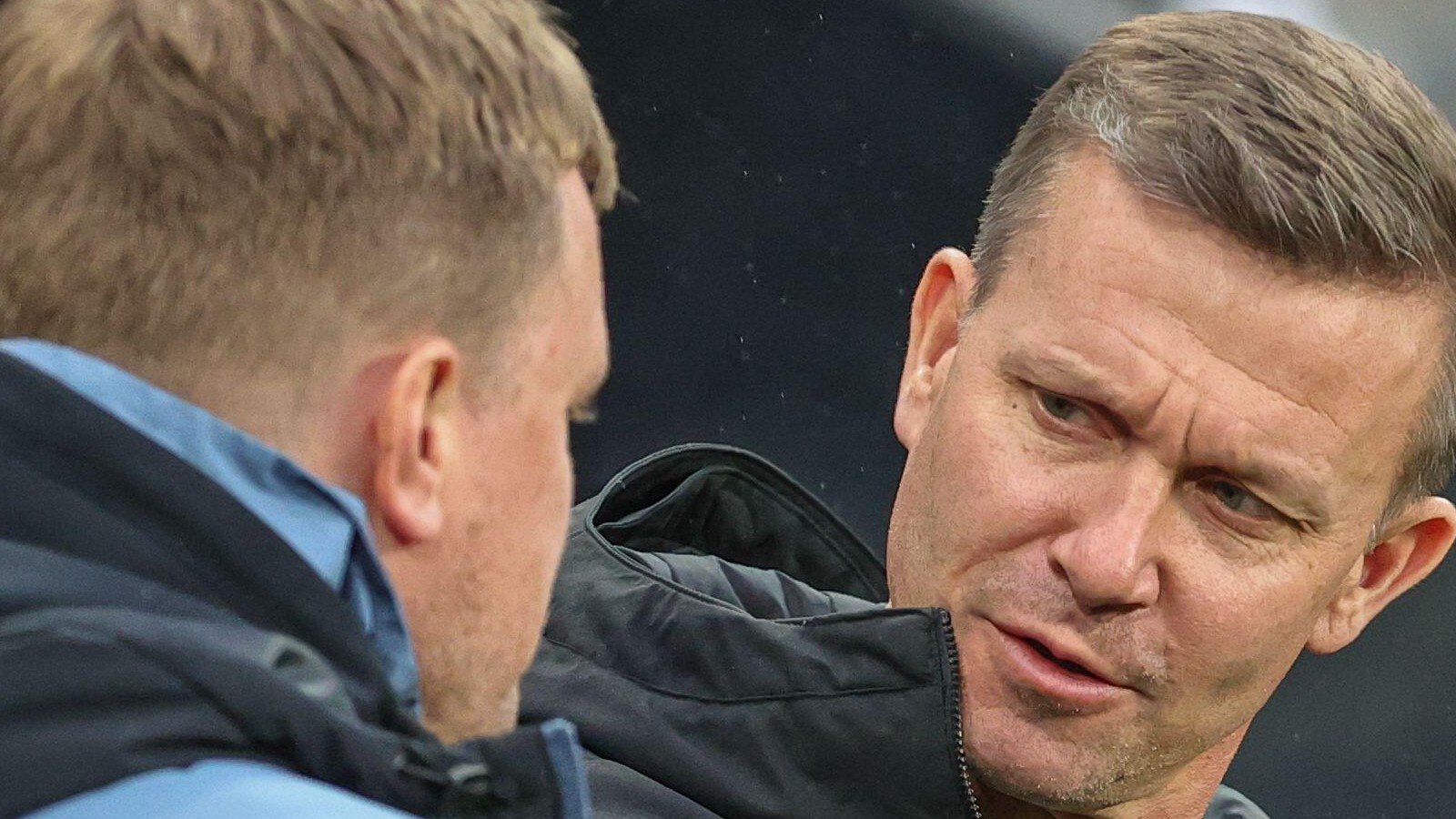 Newcastle manager Eddie Howe shakes hands with Leeds coach Jesse Marsch1