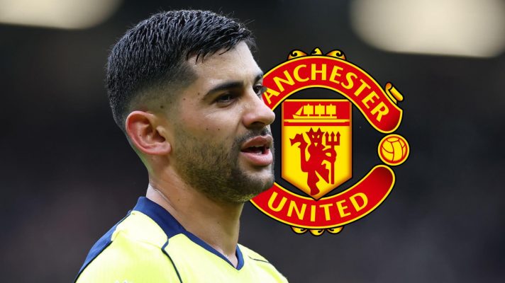 Cristian Romero and the Man Utd badge.