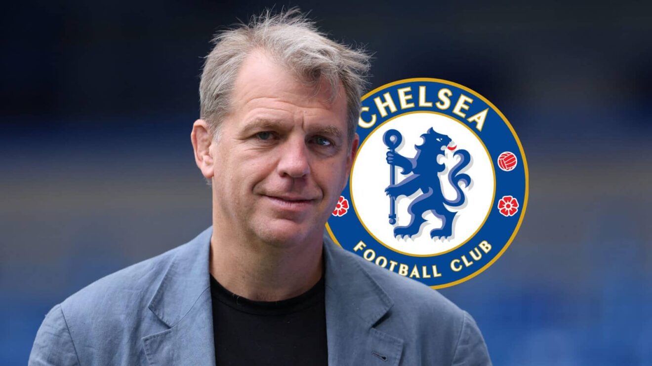Chelsea co-owner Todd Boehly chummy to the Chelsea badge - copyright F365