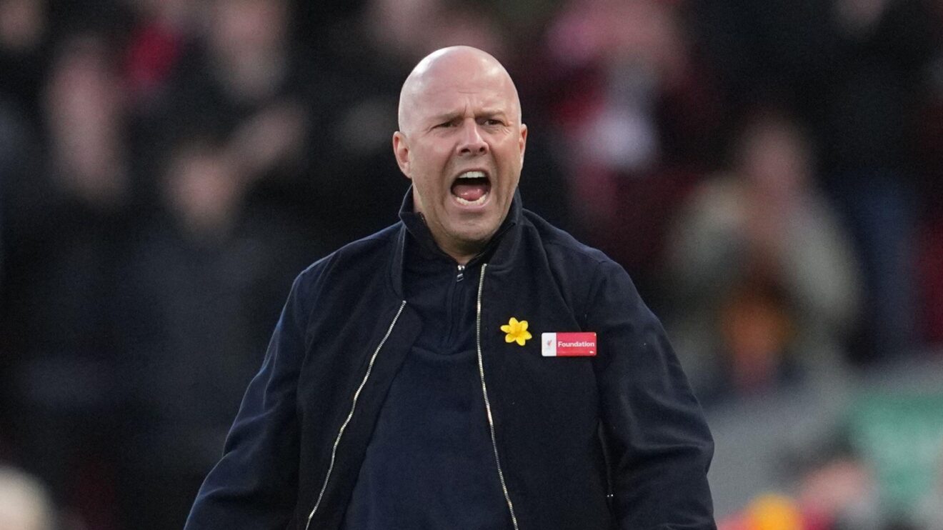 Liverpool head train Arne Connector