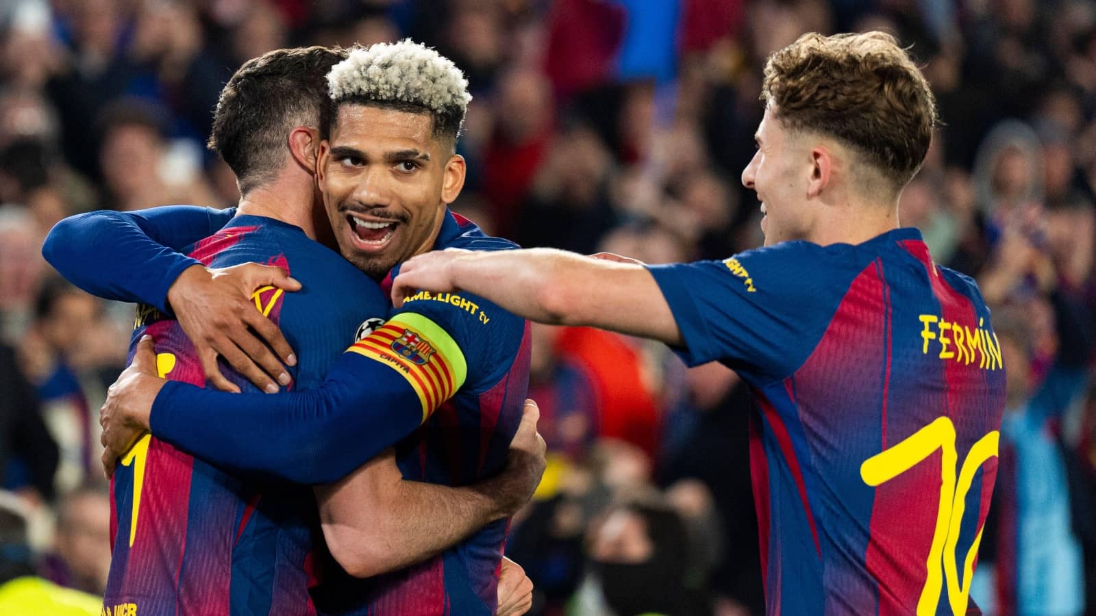 barcelona players celebrate