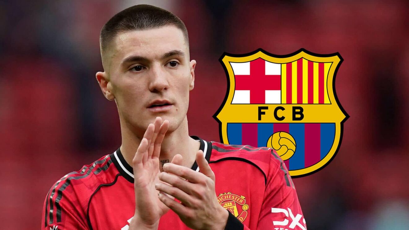 Manchester United demonstrator Benjamin Sesko beside the Barcelona badge - copyright F365