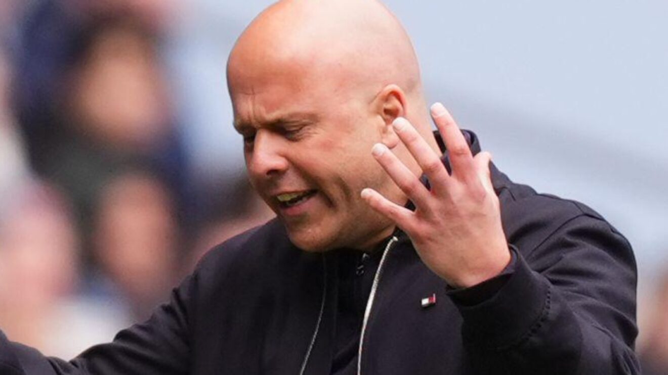 Liverpool coach Arne Slot reacts against Manchester City