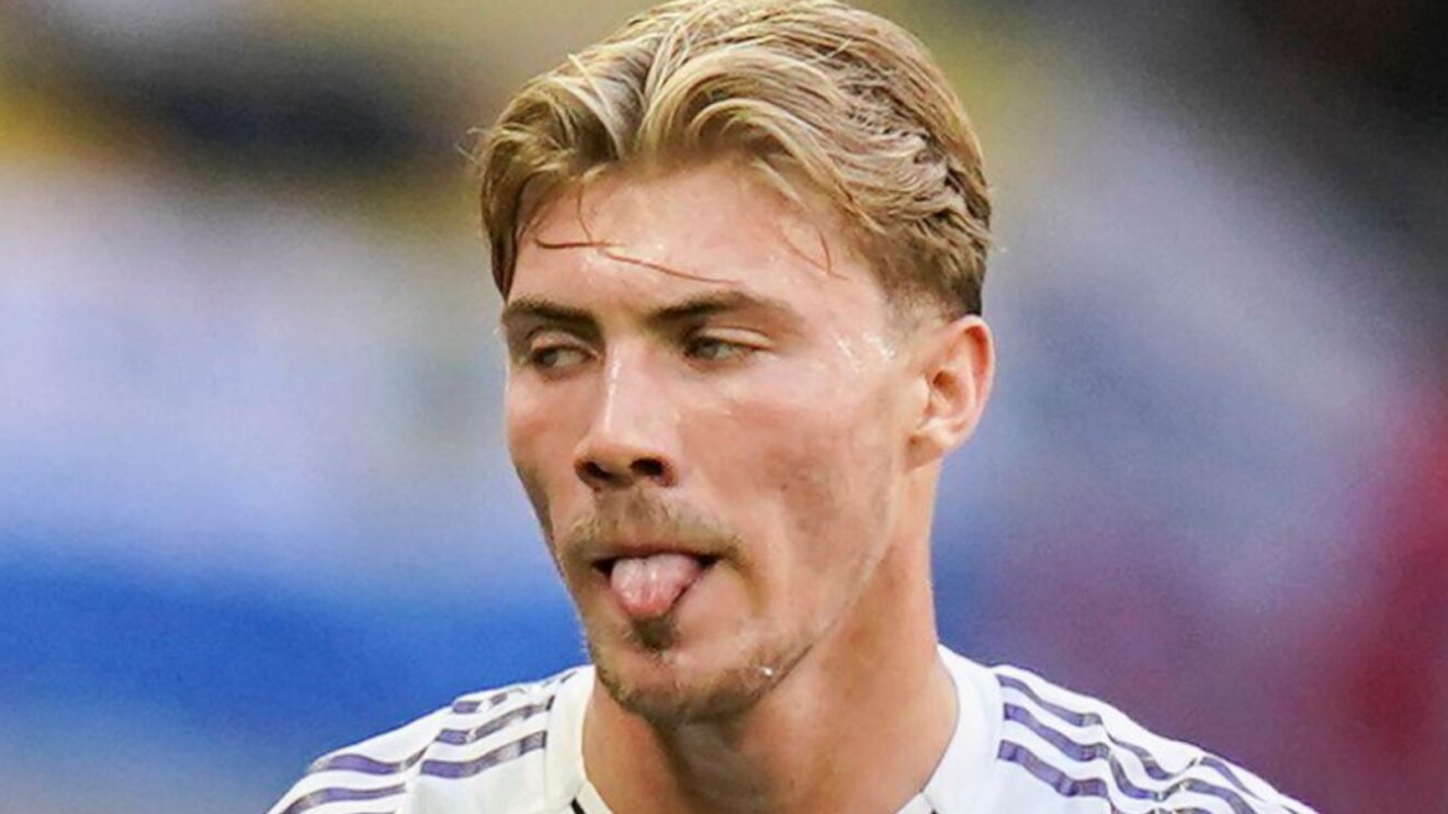 Manchester Unified striker Rasmus Hojlund reacts