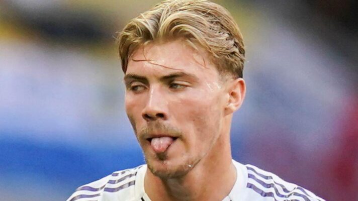 Manchester United striker Rasmus Hojlund reacts