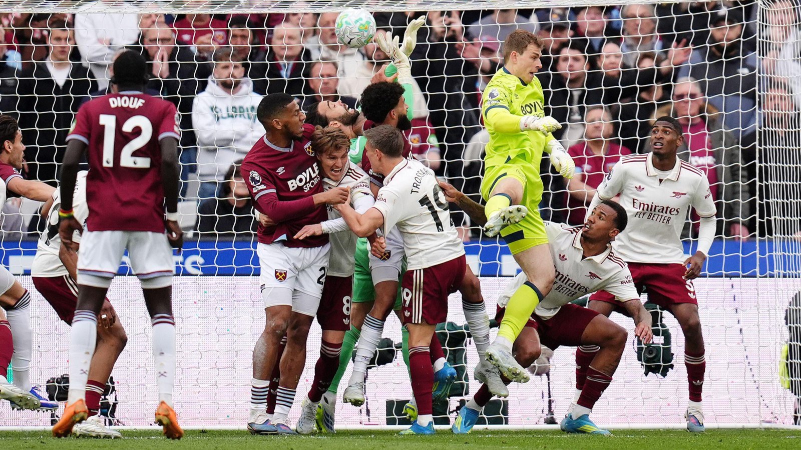 West Ham v Arsenal stupid corner