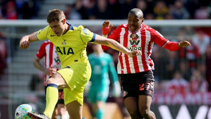 Micky van de Ven and Noah Sadiki.