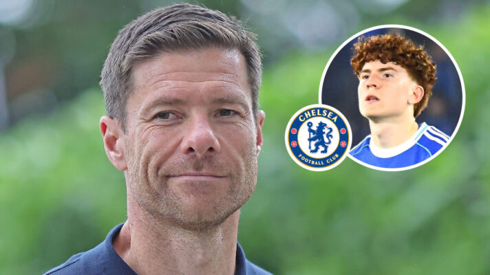 Xabi Alonso, Chelsea badge and Valentín Barco - copyright F365
