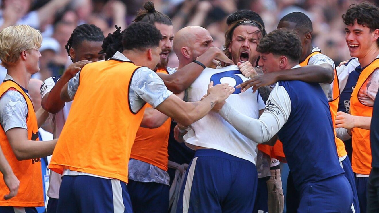 Tottenham celebrate a Joao Palhinha goal against Everton